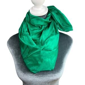 Vtg Silk road- Emerald Green- Shiny 34x34" jewel tone- Solid Color some wear